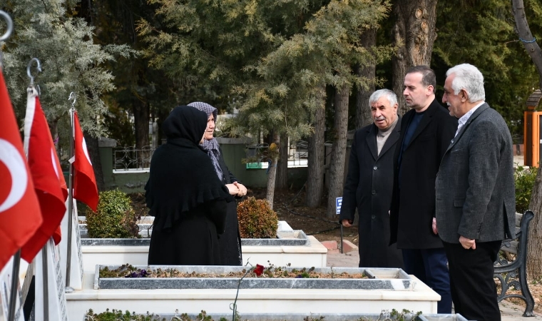 Malatya Şehitliğinde Duygusal Buluşma! Salih Karademir Şehit Aileleriyle Bir Araya Geldi