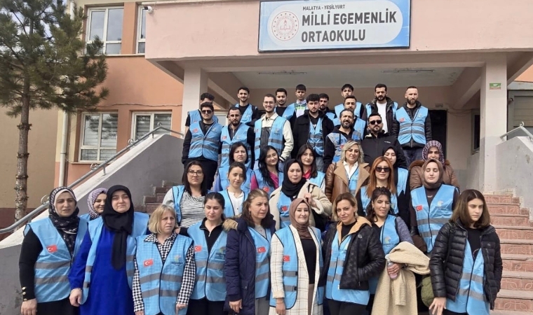 Malatya’da Öğrencilerin Bayram Sevinci Berber Koltuğunda Başladı