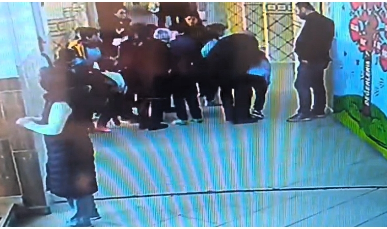 Nöbetçi Öğretmen Çetin Yahşi Heimlich Manevrası İle Öğrencisini Hayata Döndürdü