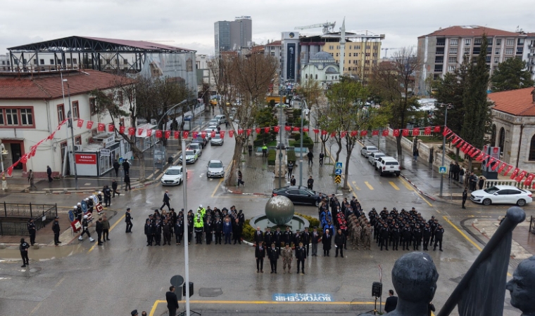 10 Nisan "Namlunun Ucundaki İnsan"