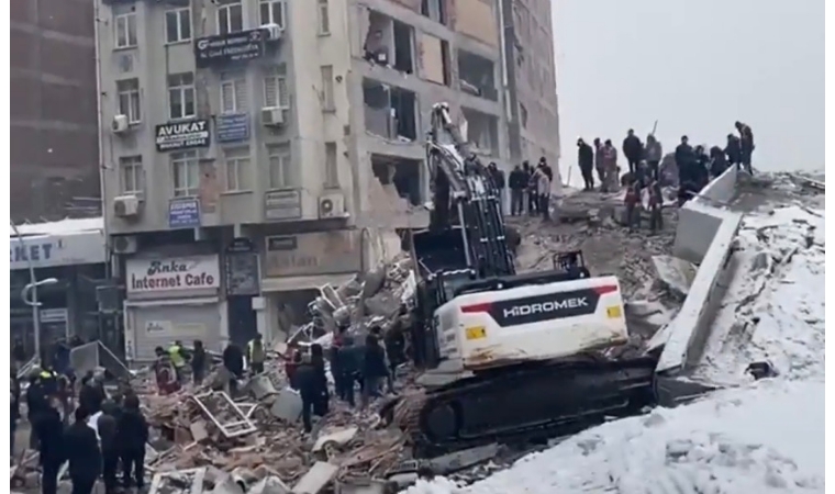Depremde Yirmi Bir Kişiye Mezar Olan Otel Davasında Bilirkişi Düğümü Çözülemiyor