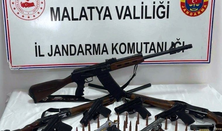 Doğanşehir'de Jandarmadan Silah Kaçakçılarına Darbe: Cephanelik Gibi Evlerden Silah Fışkırdı