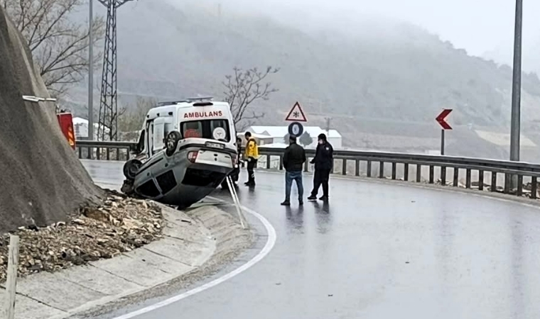 Erkenek Tüneli Çıkışında Feci Kaza! Araç Ters Döndü