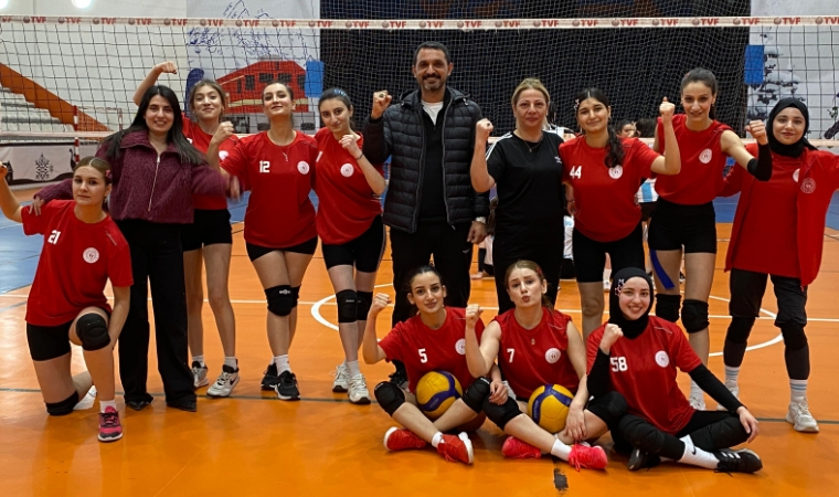 Kars'ta Malatya Rüzgarı Esti! Filenin Kraliçeleri Şampiyon Oldu
