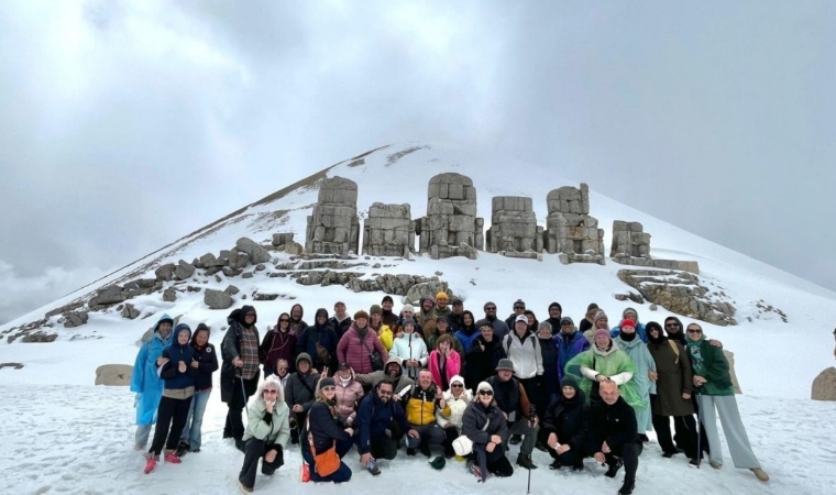 Nemrut Dağı Kış Uykusundan Dünyaya Kapılarını Açarak Uyandı