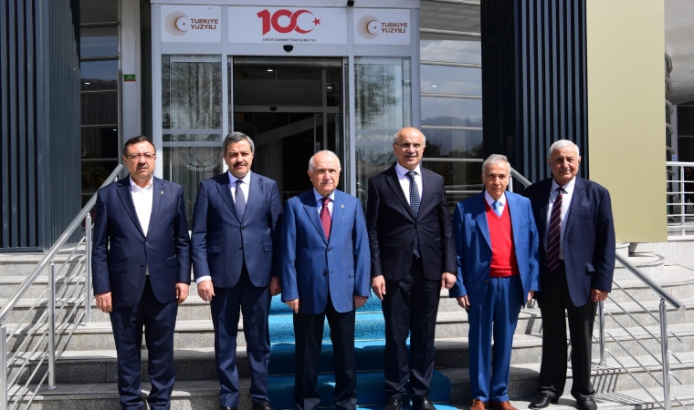 Vefatının 33. Yılında Turgut Özal'ın Mirası Malatya'da Konuşuldu