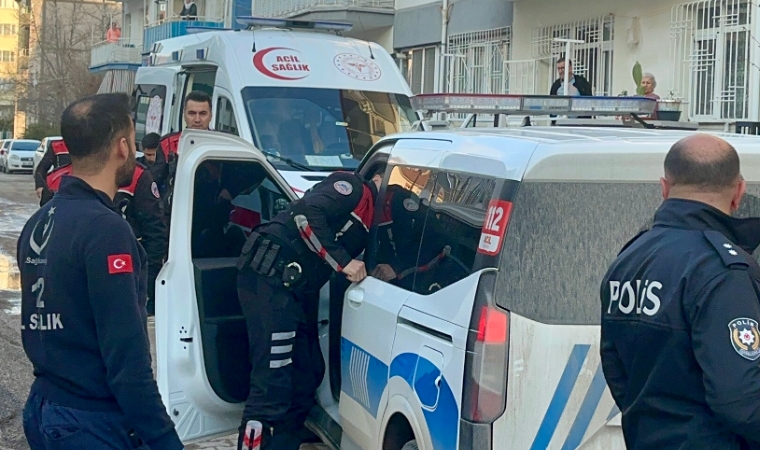 Zaviye Mahallesi'nde Sokak Ortasında Kavga: Baba ve Oğul Bıçakla Yaralandı
