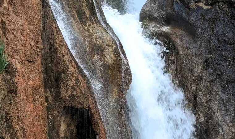 Darende'nin Saklı Cenneti Günpınar Şelalesi Coşan Sularıyla Turizm Sezonunu Açtı
