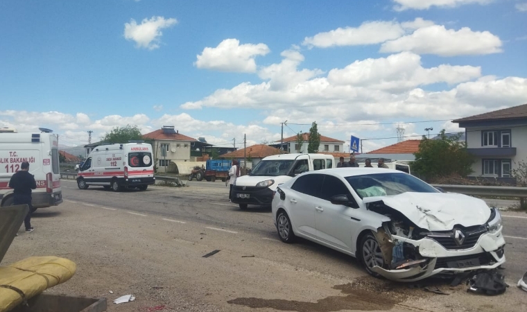 Doğanşehir İlçesinde İki Aracın Çarpıştığı Kazada İki Kişi Yaralandı