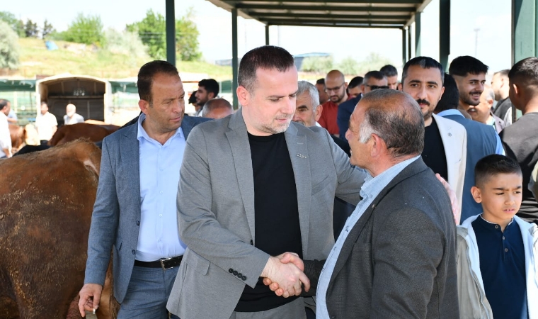 Malatya Hayvan Pazarındaki Bayram Hareketliliği Üreticinin ve Vatandaşın Yüzünü Güldürdü