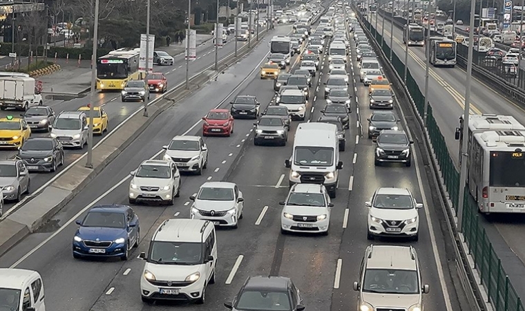 Yollarda Yoğunluk Alarmı! Kazasız Bir Bayram İçin Bu Kurallara Mutlaka Uyun