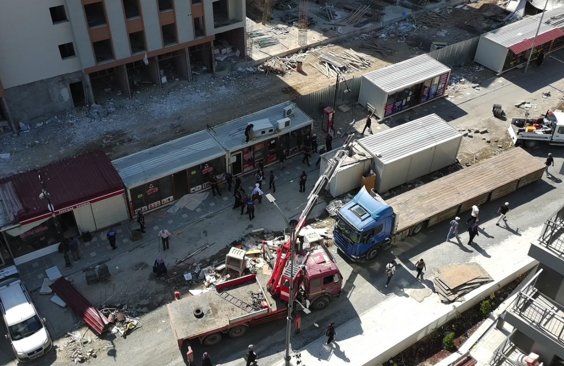 Akpınar Bölgesinde Yaklaşık Yüz Konteyner Sökülerek Temizlik Çalışması Başlatıldı