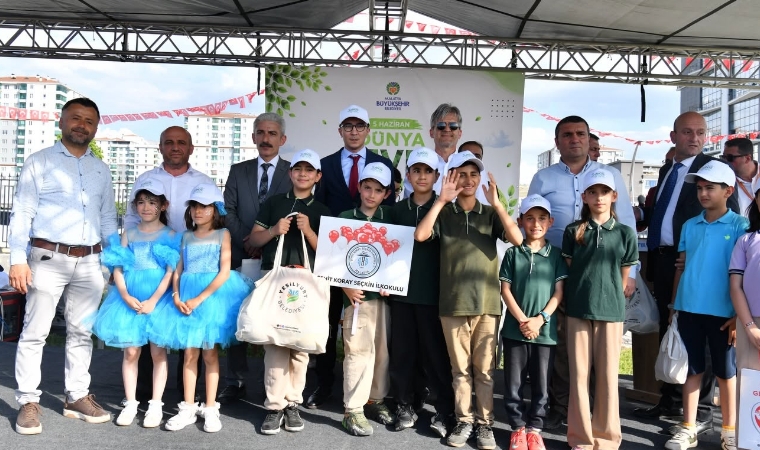 Binlerce Atık Pil Toplayan Gençler Tam 196 Bin Metreküp Toprağın Kirlenmesini Önledi