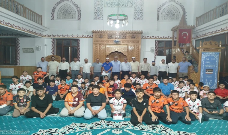 Cami Bahçesinde Eğlenceli Kapanış Programıyla Öğrencilerin Yüzü Güldü