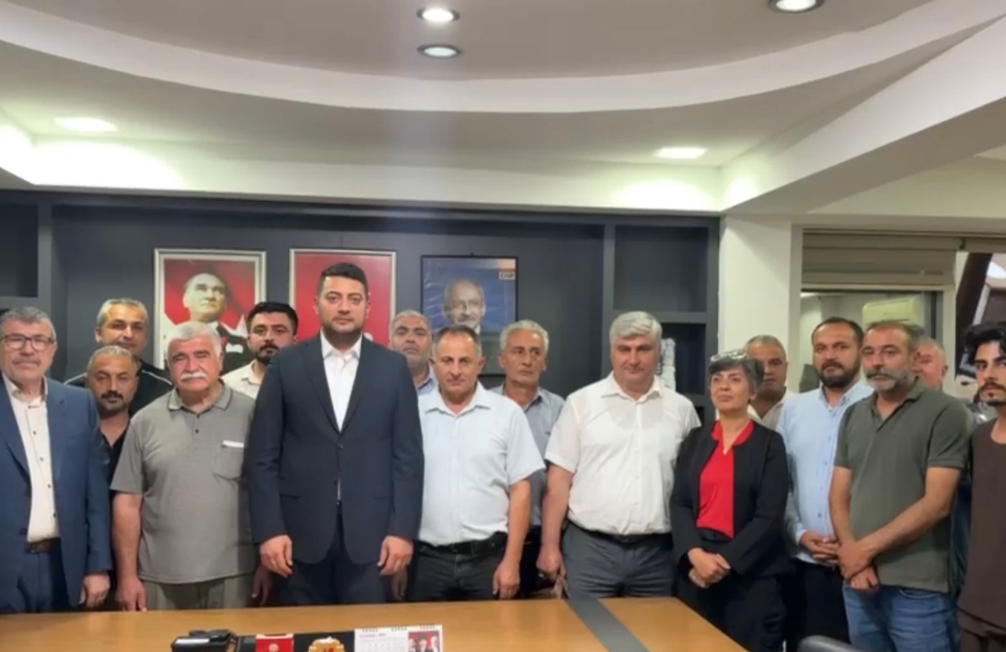 CHP Malatya İl Binasında Gece Yarısı Çilingirli Devir Teslim Gerçekleşti