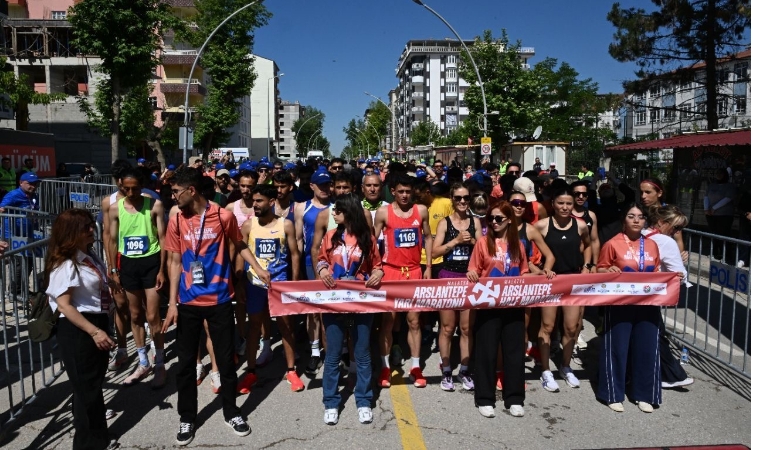 Ebuzer AYDIN / Asfaltsız Şehirde Uluslararası Yarı Maraton!..