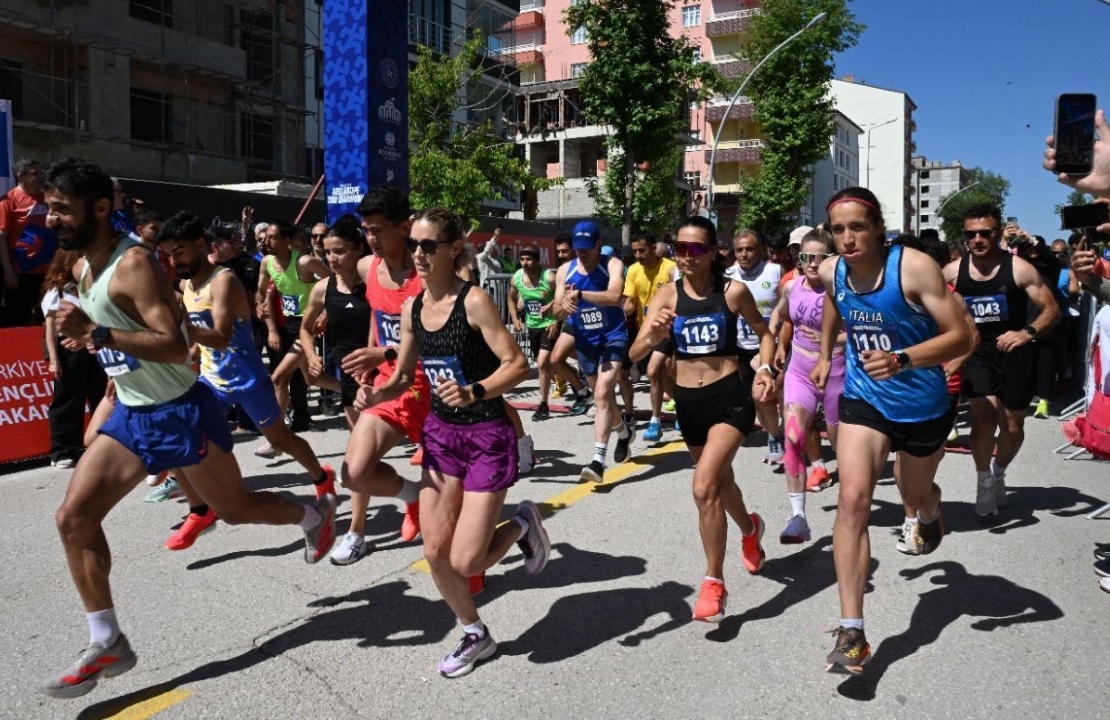 Ebuzer AYDIN / Asfaltsız Şehirde Uluslararası Yarı Maraton!..