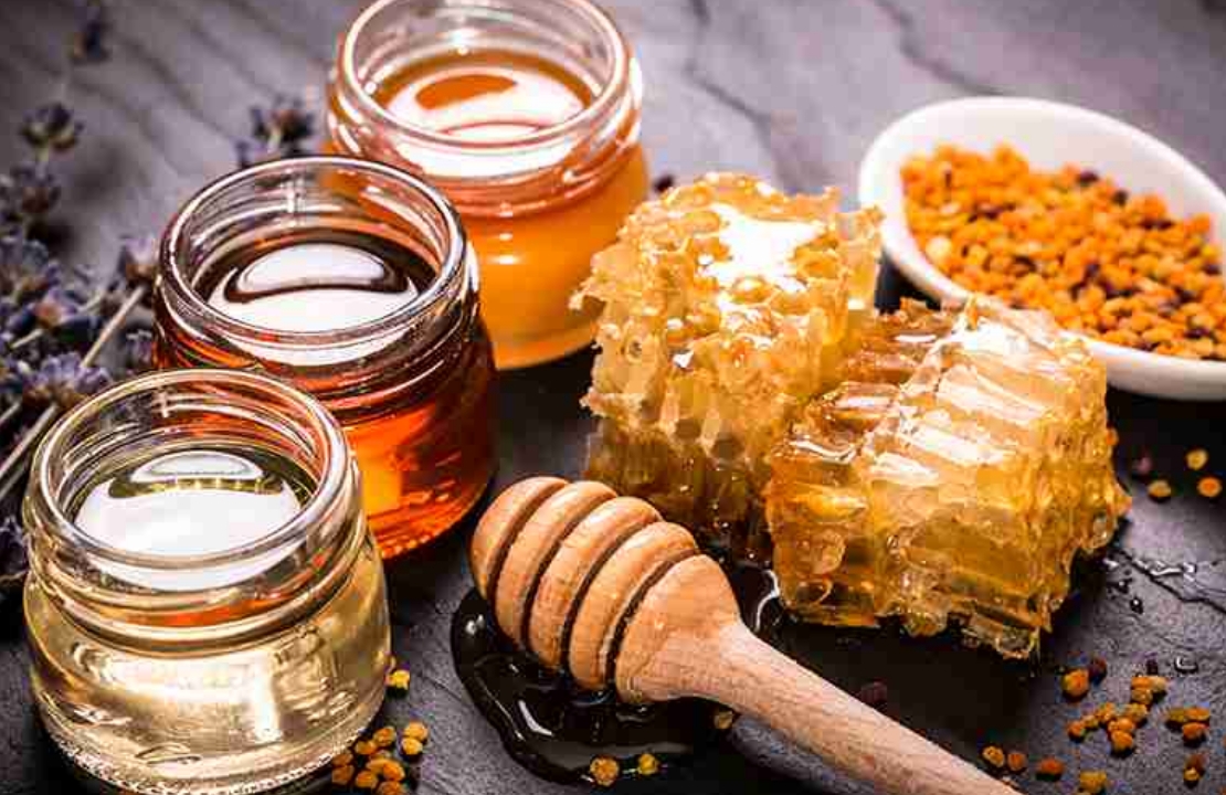 Ferdanur BERK / Kovanın Şifası: Bal, Propolis ve Arı Sütü