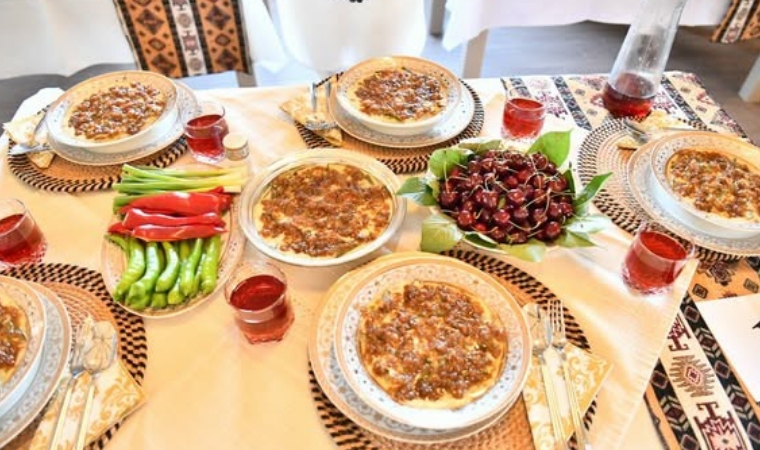 Geleceğin Gastronomi Yıldızı Yeşilyurt'ta Parladı: Hatem Sudenaz Aygün Büyük Ödülün Sahibi Oldu