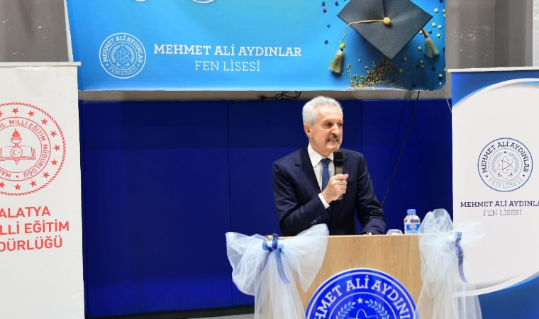 Ünlü İş İnsanı Mehmet Ali Aydınlar Gençlerin Mezuniyet Sevincine Ortak Oldu