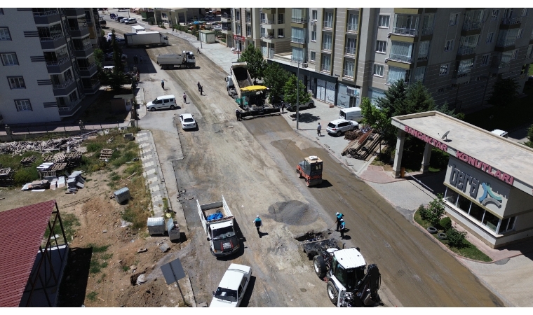 Hatunsuyu Ve Selçuklu Mahallelerinde Yol Yenileme Çalışmaları Hız Kazandı