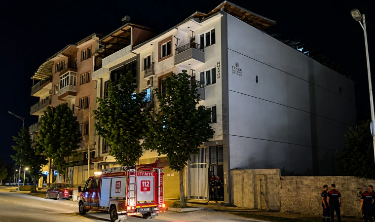 Malatya'da Apartman Çatısı Çöktü Vatandaşlar Deprem Sanarak Sokağa Döküldü
