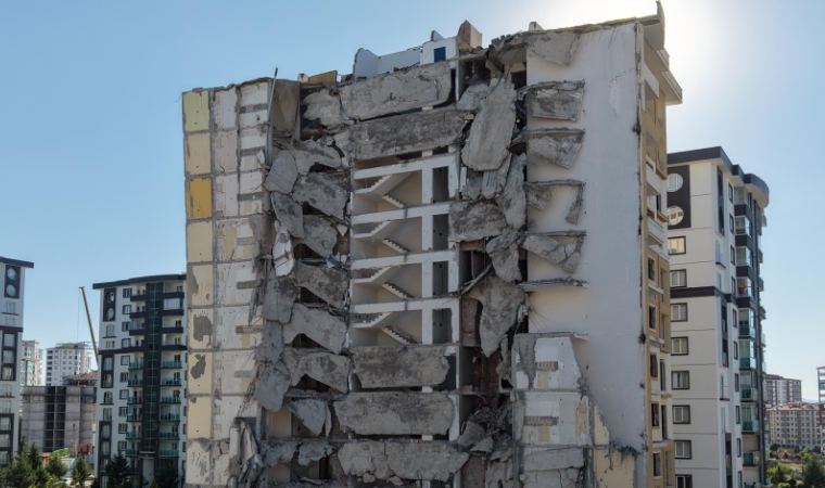 Malatya’da Görülmemiş Olay: Şehristan Evleri’nin Yapısal Direnci İş Makinelerini Bozdu ve Yıkım Durdu
