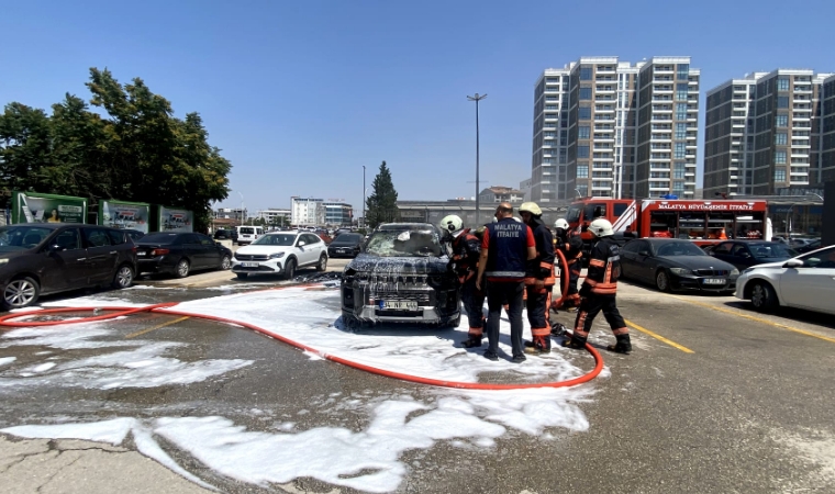 MalatyaPark Otoparkında Aynı Gün LPG Taktırılan Araç Alevlere Teslim Oldu