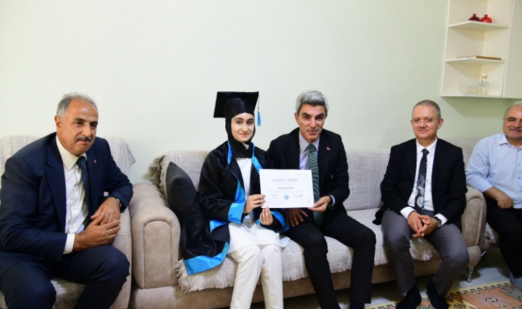 Sağlık Engel Olmadı, Mezuniyet Belgesini Evinde Aldı