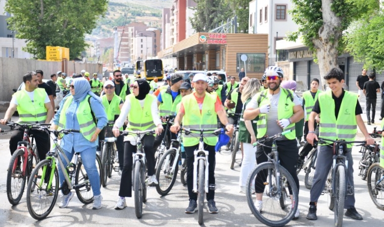Sağlıklı Yaşam İçin Bir Araya Gelen Vatandaşlar Şehir Merkezinde Konvoy Oluşturdu