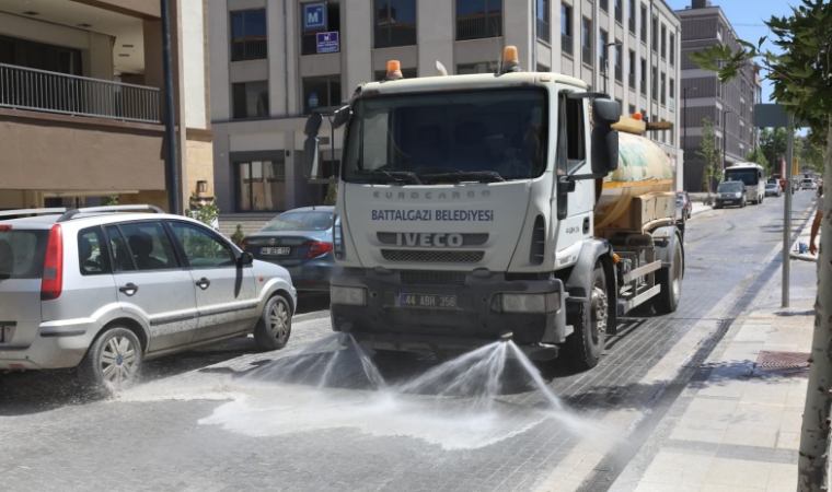 Yeniden İnşa Edilen Merkez Akpınar Çarşısı Hizmete Açıldı! Esnaf İçin Kapsamlı Temizlik Başladı