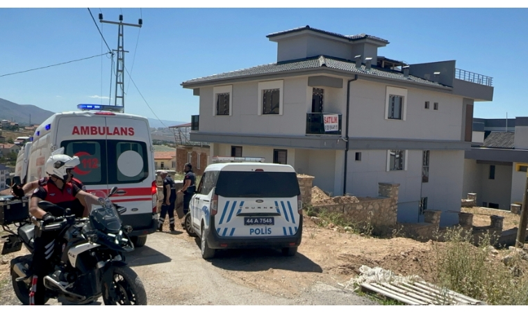 Yeşilyurt İlçesinde Eski Husumet Kanlı Bitti! Evinin Önünde Pusu Kuran Şahıs Dehşet Saçtı