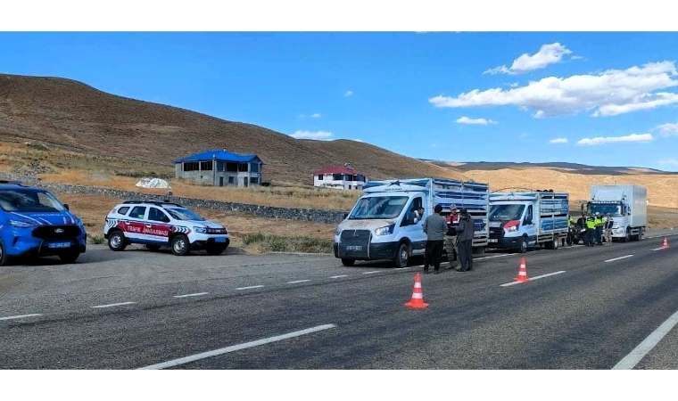 Binlerce Personelin Katıldığı Kapsamlı Denetimlerde Yüzlerce Düzensiz Göçmen Yakalandı