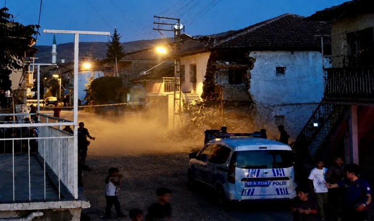 Çevre Şehirciliğin Sağlam Dediği Evin Köşesi Yıkıldı