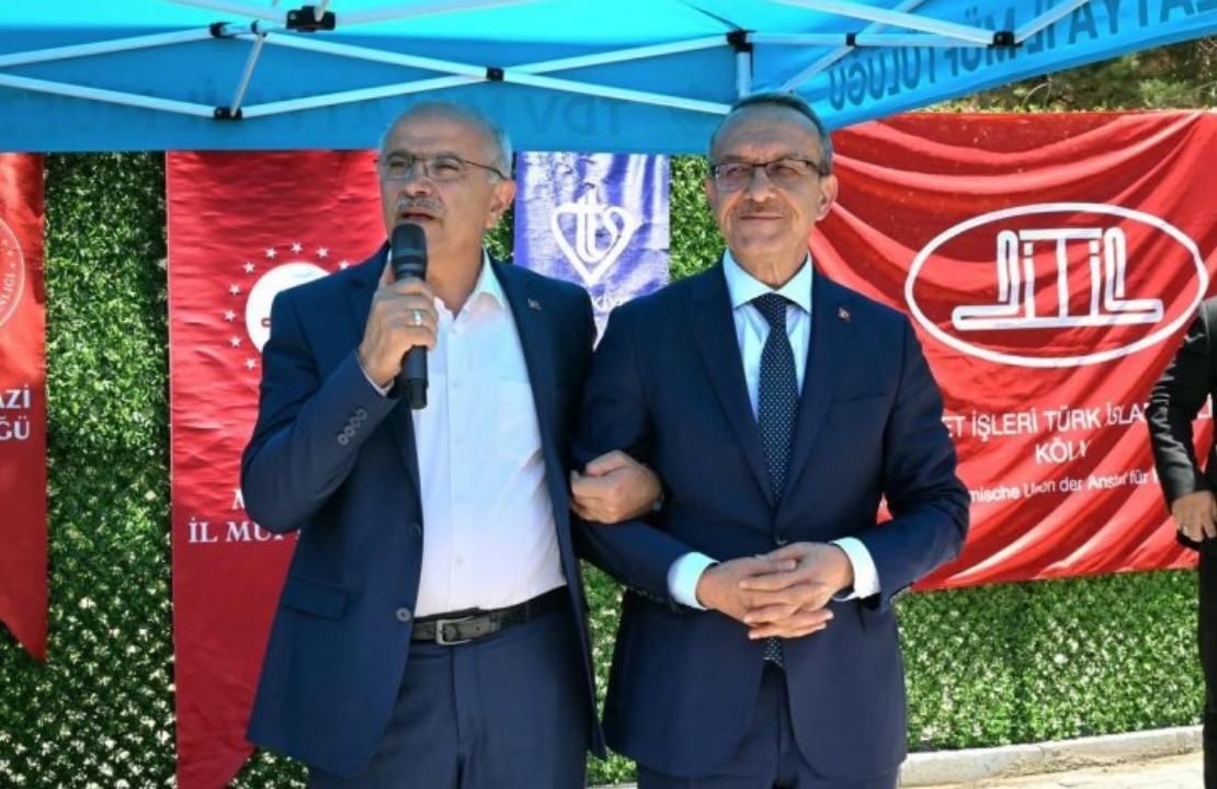 Fotoğraf Siyaseti Eleştiri Oklarının Hedefinde: Önemli Olan Kareyi Değil Makamı Taşımaktır