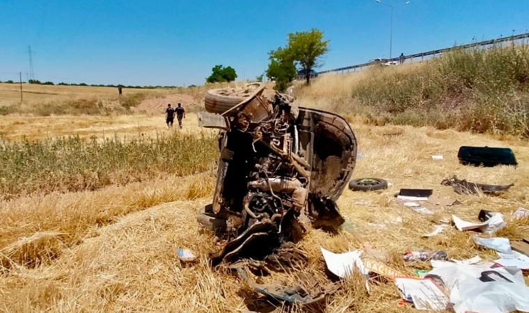 Havaalanı Yolu Üzerinde Tek Taraflı Kaza: Kontrolden Çıkan Otomobil Tarlaya Savruldu
