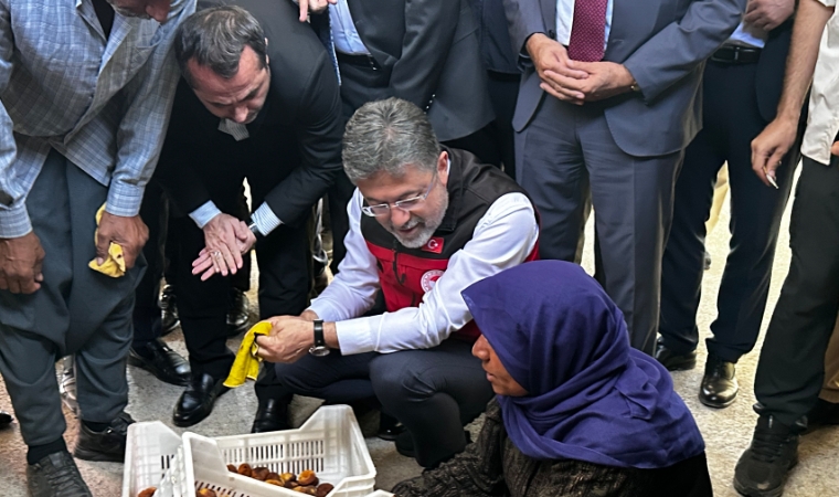 İbrahim Yumaklı Geçen Yıl Umudun Kalmadığı Bahçede Bu Kez Kayısı Topladı