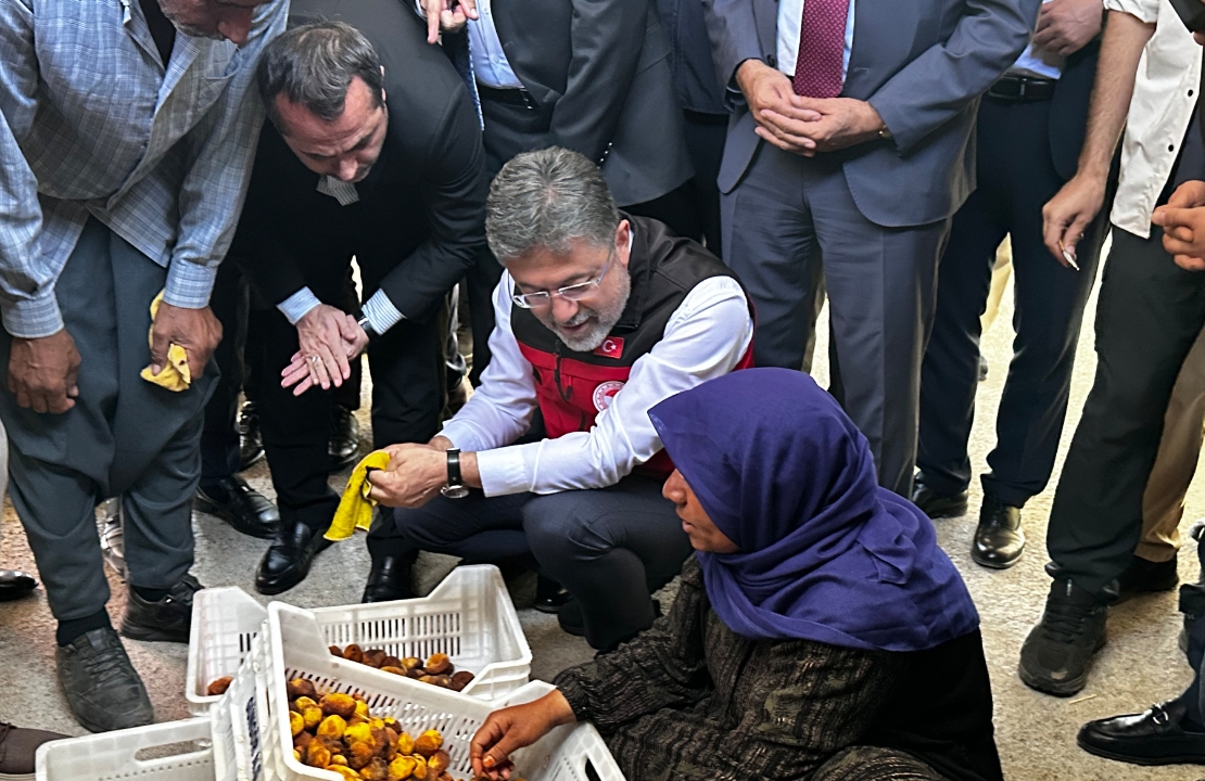 İbrahim Yumaklı Geçen Yıl Umudun Kalmadığı Bahçede Bu Kez Kayısı Topladı