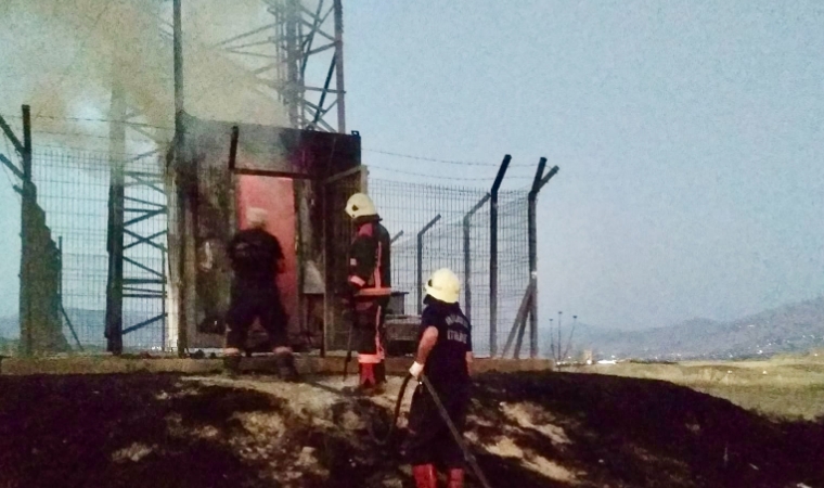 Malatya-Elazığ Yolundaki Baz İstasyonunda Çıkan Yangın Korku Yarattı