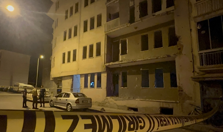 Malatya'da Gece Yarısı Sır Olay: Depremin Vurduğu Binadan Atlayan Şahıs Kurtarılamadı