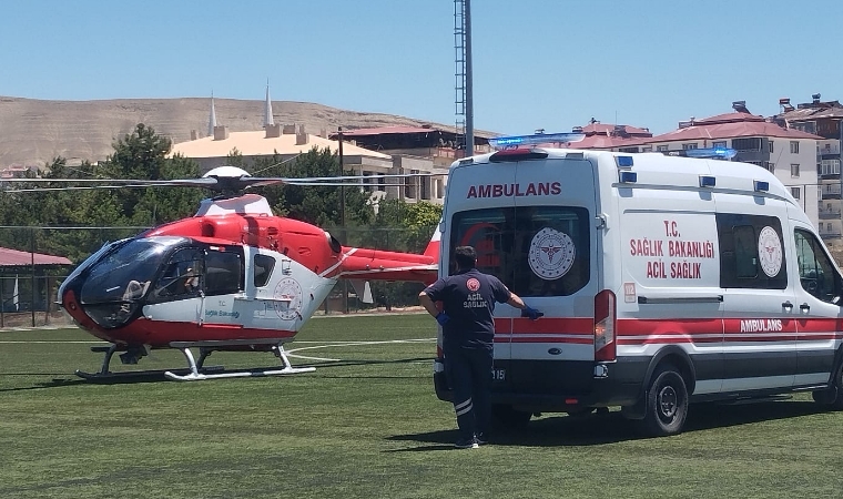 Malatya'da İki Hafif Ticari Araç Çarpıştı: Durumu Ağır Olan 40 Yaşındaki Sürücü Helikopterle Sevk Edildi