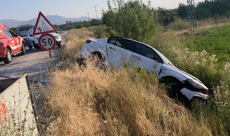 Malatya'da Kamyonet İle Otomobil Çarpıştı: Üç Kişi Yaralandı