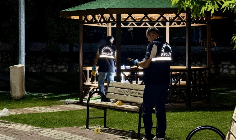 Parktaki Gençlerin Tartışması Bıçaklı Kavgaya Dönüştü