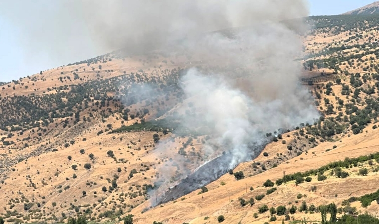 Aktarla Mahallesi’nde Alevlerle Mücadele!.. Araç ve İş Makineleri Sevk Edildi