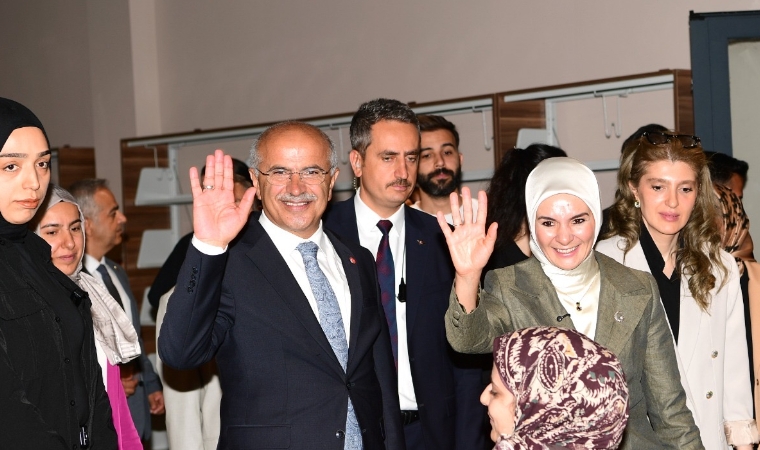 Başkan Sami Er Bakan Göktaş’a Şehir Kütüphanesini Gezdirdi
