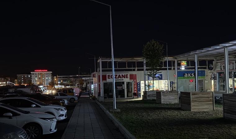 Çevre Binalar Işıl Işıl Ancak 350 Esnaf Akşamları Zifiri Karanlıkta Kalıyor