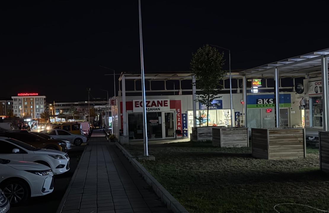 Çevre Binalar Işıl Işıl Ancak 350 Esnaf Akşamları Zifiri Karanlıkta Kalıyor