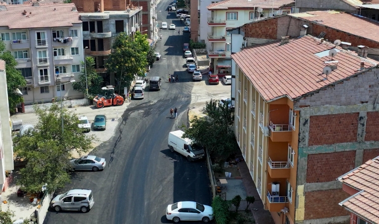 Çukurdere Mahallesi Serilen 1.250 Ton Sıcak Asfaltla Yeni Bir Çehreye Kavuştu