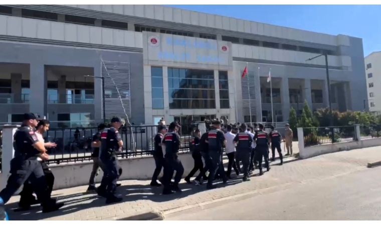 Göçmen Kaçakçılarına Nefes Kestiren Şafak Baskınında Onlarca Şüpheli Yakalandı