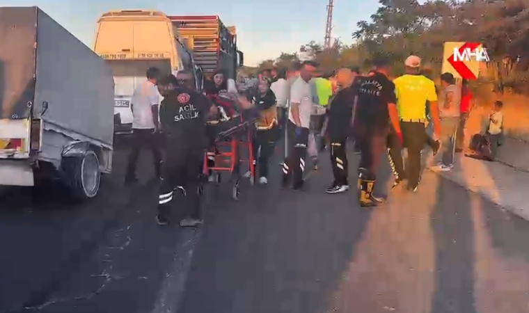 Malatya-Elazığ Kara Yolunda Can Pazarı Yaşandı: İşçi Minibüsü TIR'a Çarptı